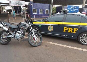PRF recupera motocicleta na Ponte Internacional da Amizade
