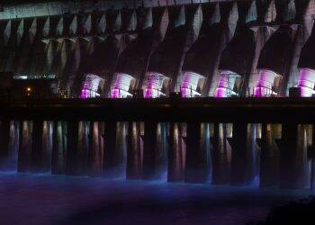 “Outubro Rosa” ilumina barragem de Itaipu