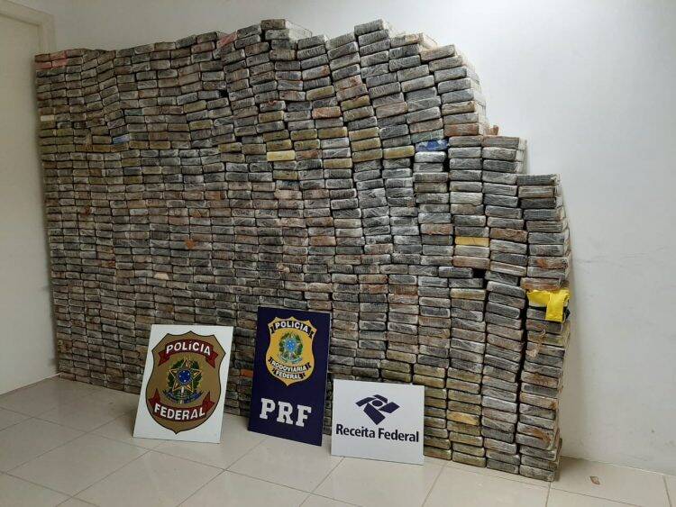 Operação conjunta apreende quase uma tonelada de cocaína em Van