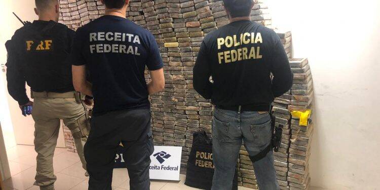 Operação conjunta apreende quase uma tonelada de cocaína em Van