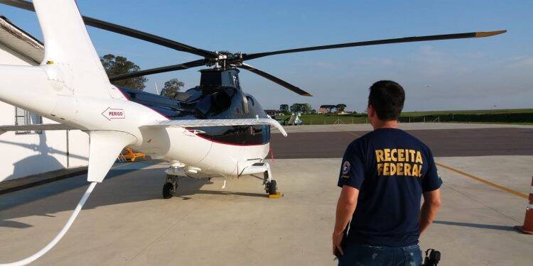 Receita Federal apreende helicóptero de R$ 23 milhões no Paraná