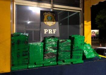 PRF prende casal transportando maconha