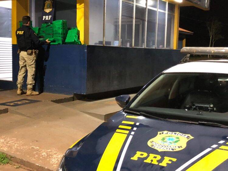 PRF prende casal transportando maconha