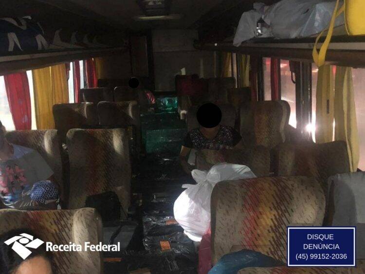 Ônibus carregado com mercadorias é retido em Santa Terezinha de Itaipu