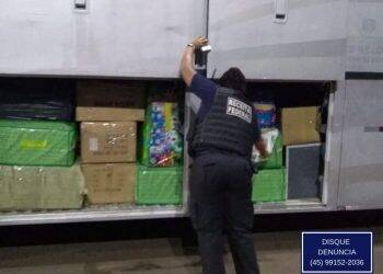 Ônibus carregado com mercadorias é retido em Santa Terezinha de Itaipu