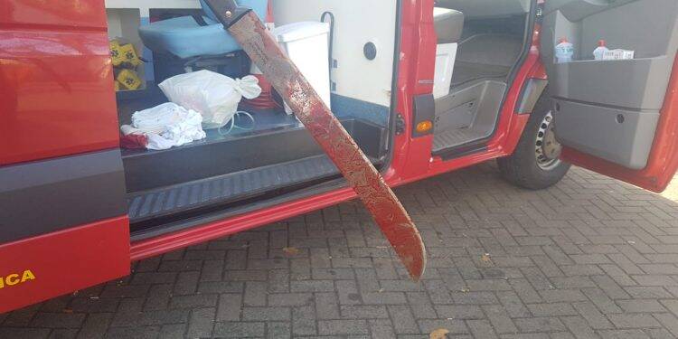 Homem é atacado com golpes de facão na região do Porto Belo