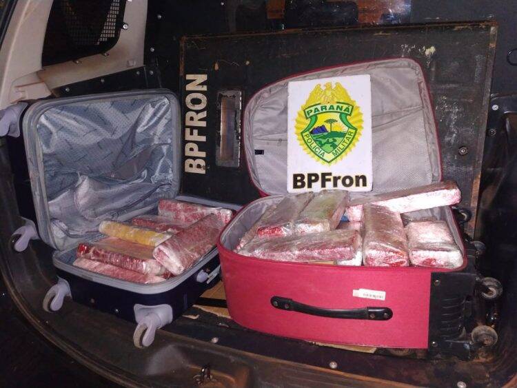 BPFRON apreende maconha em ônibus que saiu de Foz