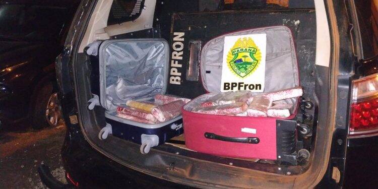 BPFRON apreende maconha em ônibus que saiu de Foz