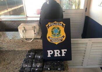 PRF apreende munições escondidas em bolsas de mão de casal