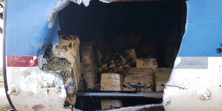 PRF apreende grande quantidade de maconha em caminhão-tanque em Santa Terezinha