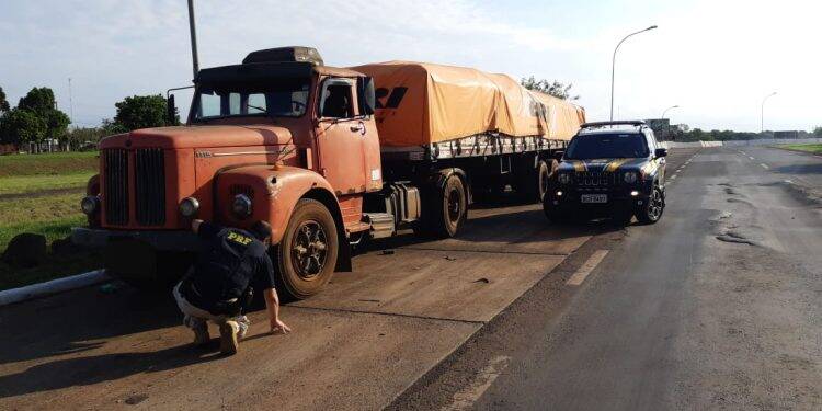 Dez caminhões são apreendidos durante operação Cruze Seguro em Foz