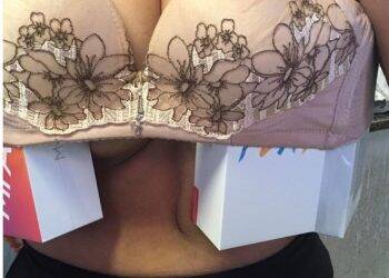 Mulheres são flagradas com  mais de 20 mil reais em celulares presos ao corpo