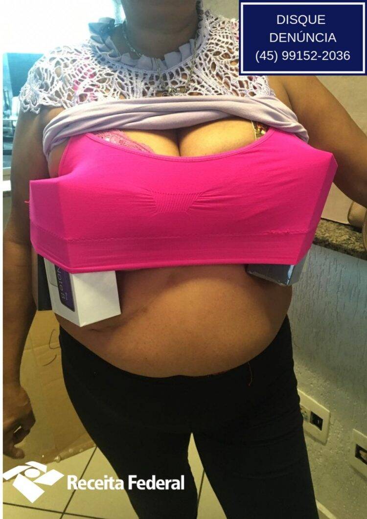 Mulheres são flagradas com mais de 20 mil reais em celulares presos ao corpo