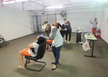 Projeto em Foz resgata autoestima de servidoras e presas da Penitenciária Feminina