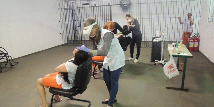 Projeto em Foz resgata autoestima de servidoras e presas da Penitenciária Feminina