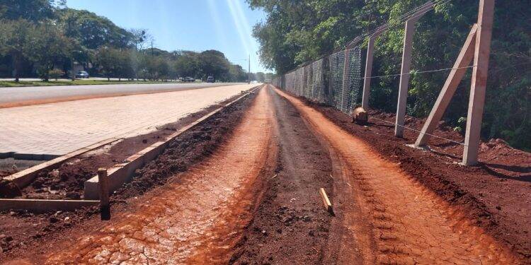 Instalação de ponte metálica interdita trecho da Avenida Tancredo Neves nesta quinta-feira