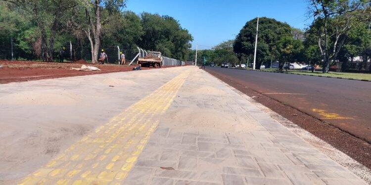 Instalação de ponte metálica interdita trecho da Avenida Tancredo Neves nesta quinta-feira