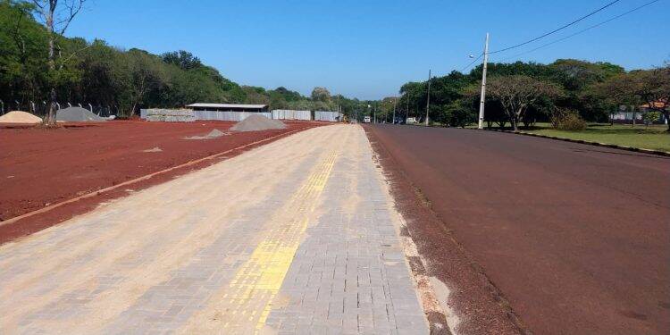 Instalação de ponte metálica interdita trecho da Avenida Tancredo Neves nesta quinta-feira