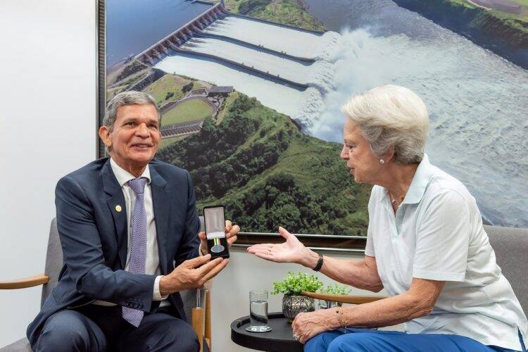 Princesa Benedikte, da Dinamarca, visita a usina de Itaipu