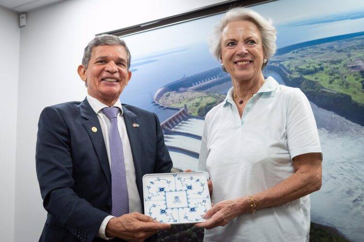Princesa Benedikte, da Dinamarca, visita a usina de Itaipu