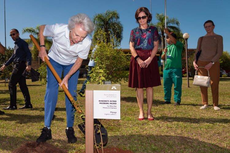 Princesa Benedikte, da Dinamarca, visita a usina de Itaipu