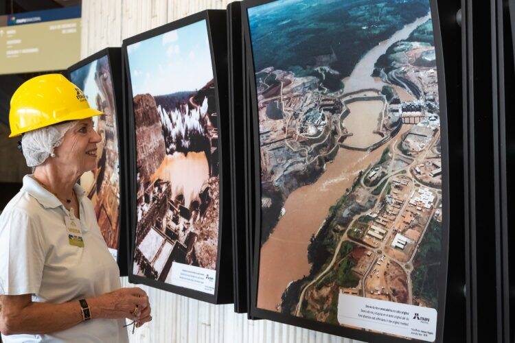 Princesa Benedikte, da Dinamarca, visita a usina de Itaipu