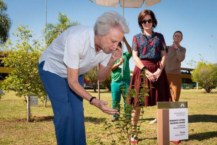 Princesa Benedikte, da Dinamarca, visita a usina de Itaipu