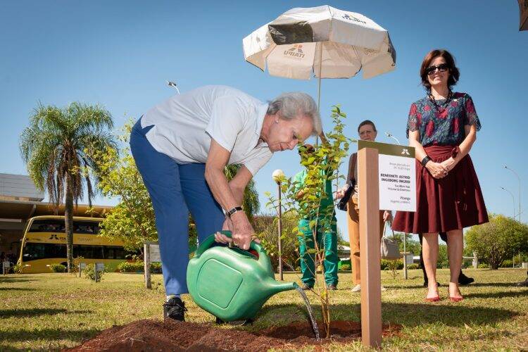 Princesa Benedikte, da Dinamarca, visita a usina de Itaipu
