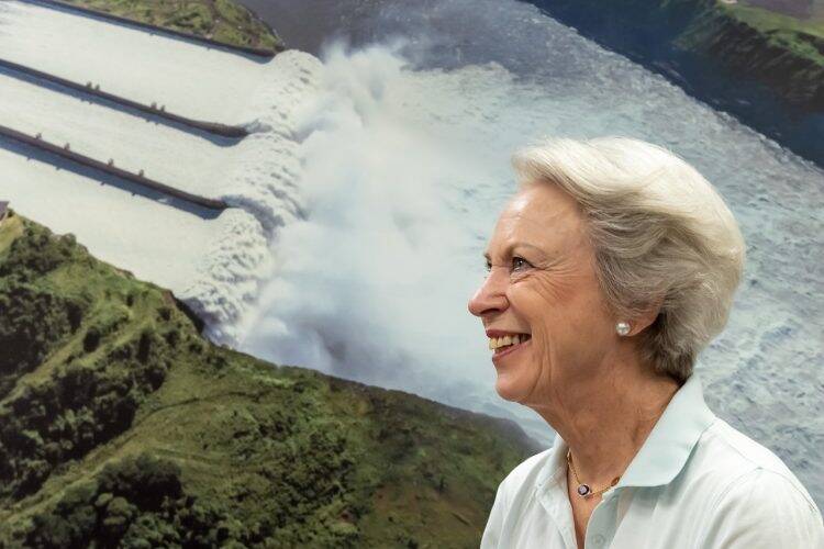 Princesa Benedikte, da Dinamarca, visita a usina de Itaipu