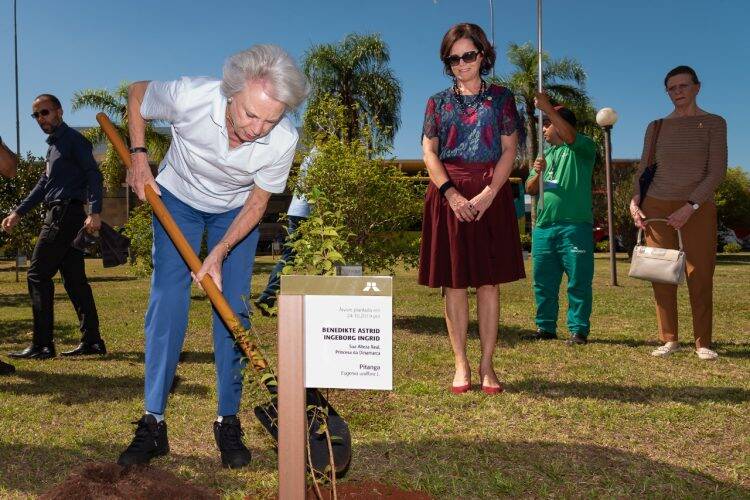 Princesa Benedikte, da Dinamarca, visita a usina de Itaipu