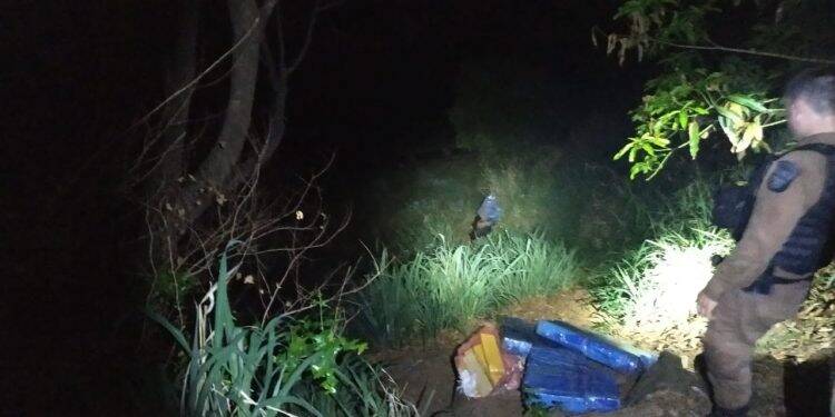 BPFron apreende mais de 500 kg de maconha em porto clandestino de Foz