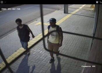 Câmeras flagram tentativa de furto à restaurante no centro de Foz