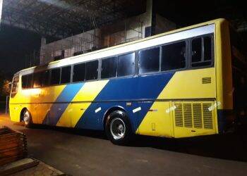 BPFron e Receita Federal apreendem dois ônibus com mercadorias