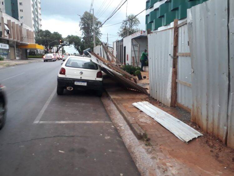 Temporal em Foz deixa mais de 60 famílias desabrigadas e 35 mil residências sem energia