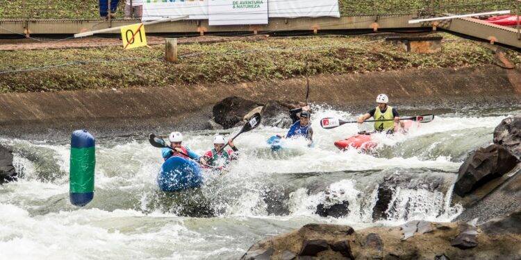Pela 10ª vez, Instituto Meninos do Lago é a melhor equipe do Campeonato Brasileiro de Canoagem