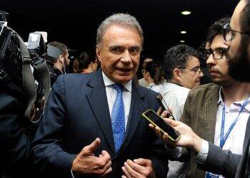 Álvaro Dias e Oriovisto querem redução no número de senadores e deputados