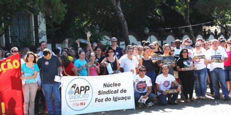 Dia do professor será “comemorado” com protesto na Assembleia do Paraná
