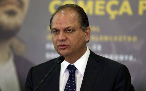 TRE cassa mandatos de deputados Ricardo Barros e Jonas Guimarães