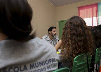 UNILA inicia implantação de aulas de espanhol e inglês nas escolas municipais de Foz do Iguaçu