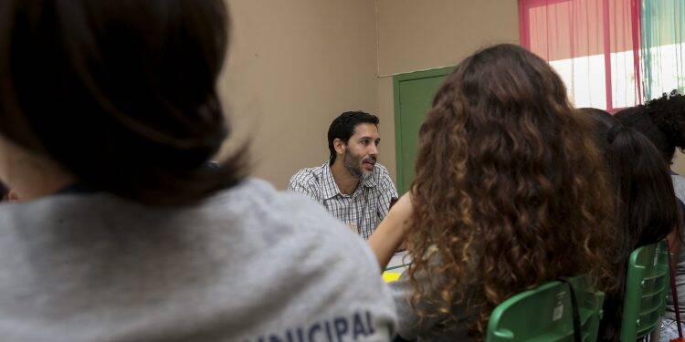 UNILA inicia implantação de aulas de espanhol e inglês nas escolas municipais de Foz do Iguaçu