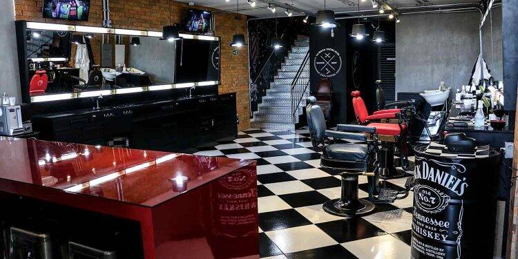 Conhece a barbearia La Mafia em Foz do Iguaçu? Faça um tour online!
