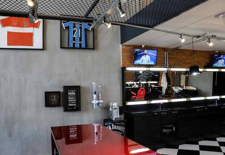 Conhece a barbearia La Mafia em Foz do Iguaçu? Faça um tour online!