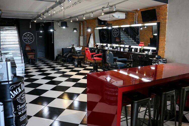 Conhece a barbearia La Mafia em Foz do Iguaçu? Faça um tour online!