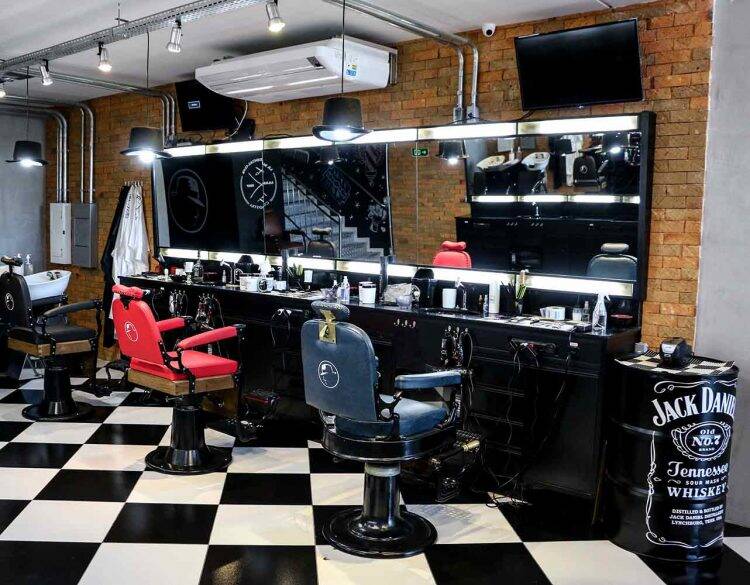 Conhece a barbearia La Mafia em Foz do Iguaçu? Faça um tour online!