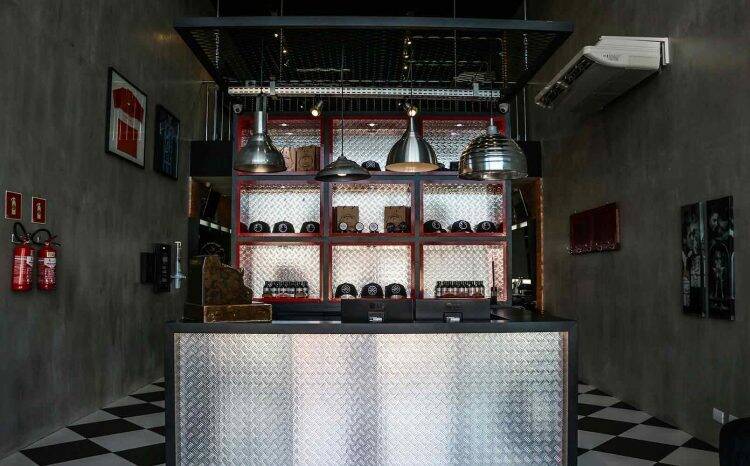 Conhece a barbearia La Mafia em Foz do Iguaçu? Faça um tour online!