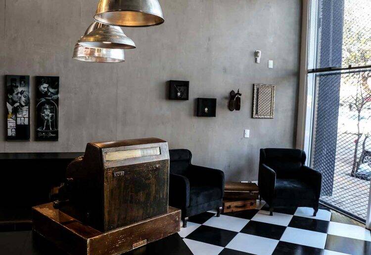 Conhece a barbearia La Mafia em Foz do Iguaçu? Faça um tour online!