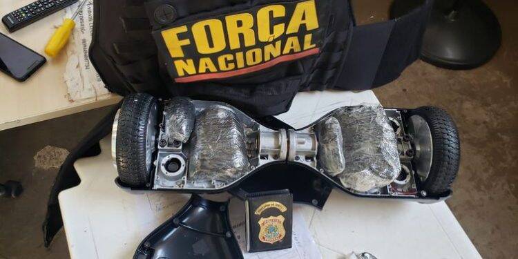 PF apreende 2 quilos de haxixe escondidos em skate elétrico, na Vila Portes