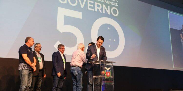 Em Foz do Iguaçu, Ratinho Junior anuncia construção de 9 mil casas populares no Paraná