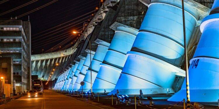 Em novembro, iluminação da barragem de Itaipu será azul