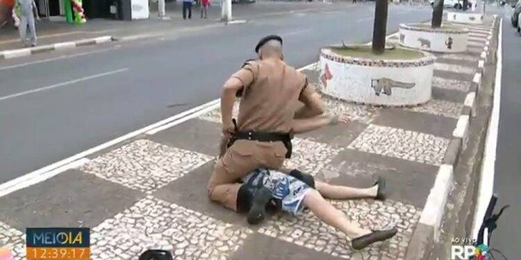 RPC transmite prisão de assaltante na Praça do Mitre ao vivo